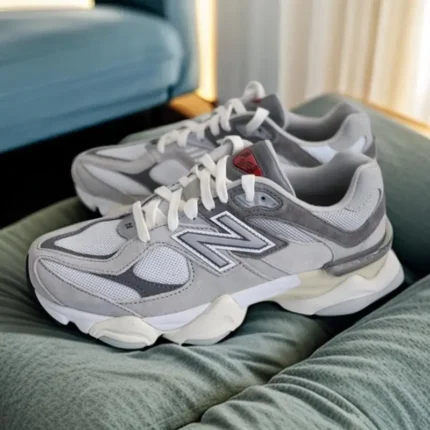 coupleTrendy casual sports shoes, fashion blogger recommended, outfit essential